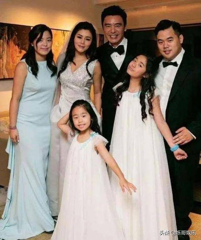 二女)李艾,经纪人张徐宁(育有一子)张震,经纪人庄雯如(育有一女)伍佰