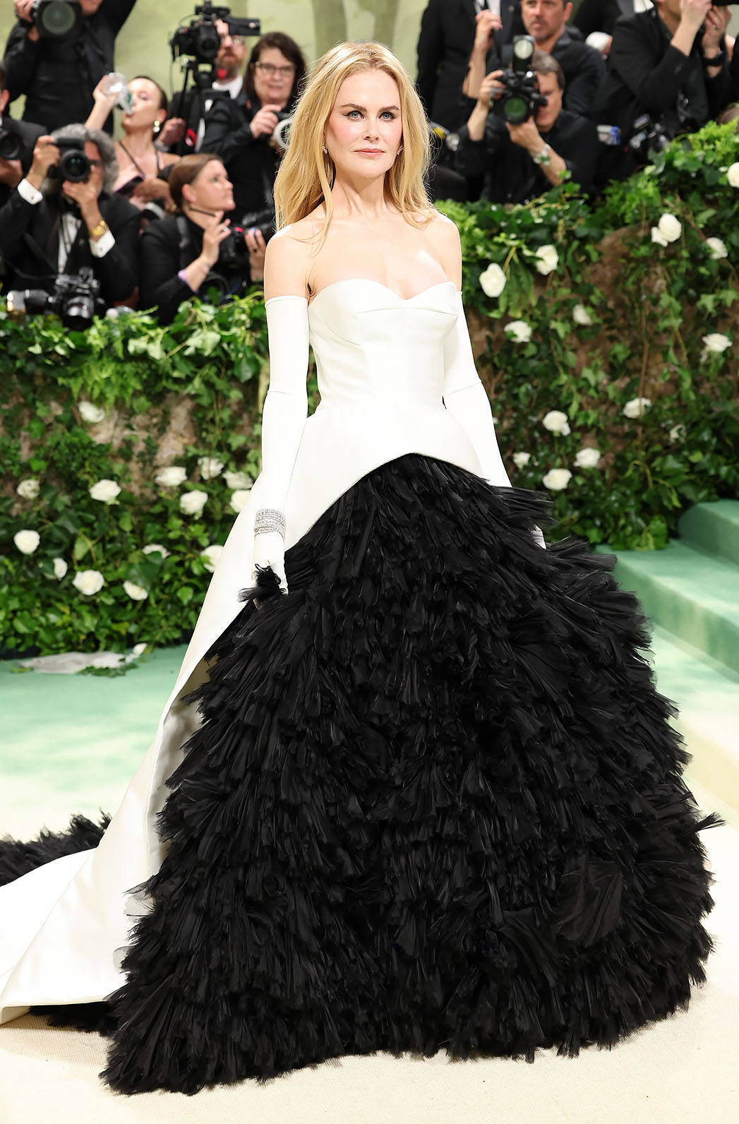 妮可基德曼身着巴伦西加礼服惊艳亮相大都会时尚之夜