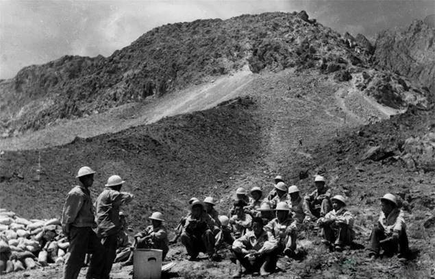 丝绸之路"聚宝盆"的发现人之争:评院士和奖毛毯,区别在哪里?