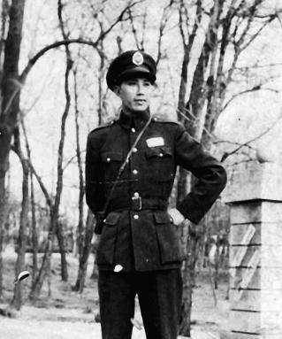 在战役开始时,黄百韬兵团本来集结于距徐州只有百里的新安镇,如果按照