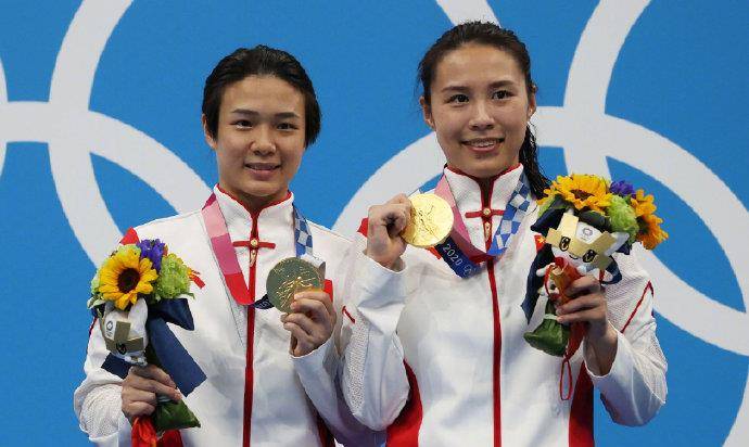 施廷懋夺金,激动落泪,解说直言这可能是她最后一次奥运会