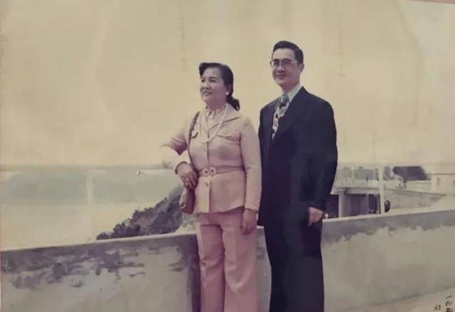 次,前夫坐了24年牢出狱,她果断离婚,只为与他团聚_曹云霞_蔡省三_丈夫