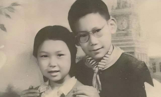 因为"家庭出身问题",遇罗锦的哥哥遇罗克被屡屡拒于大学之外.