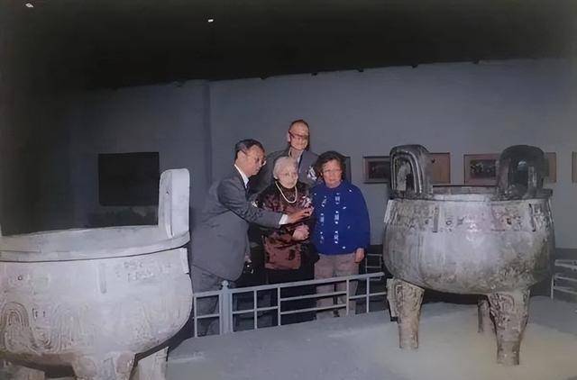 被潘达于埋在了自家地底,上交时获奖两千万元_潘家_潘祖荫_文物