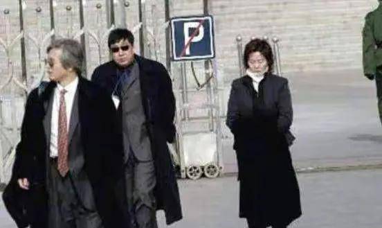 刘涌走下法庭后,不愿意吃饭睡觉,在殡仪馆被执行死刑时表现镇定