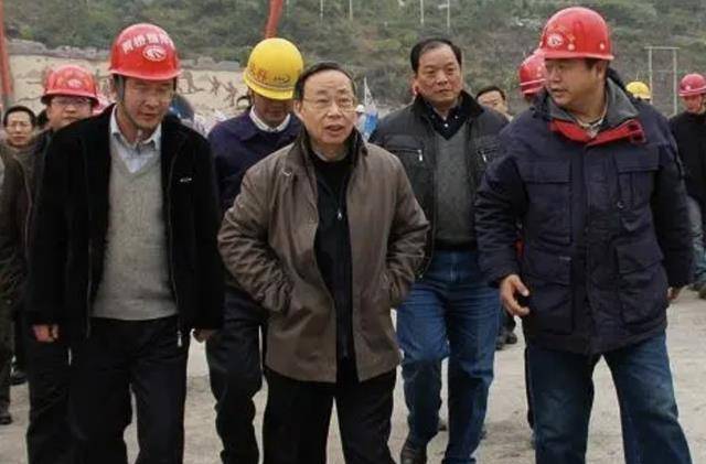 他曾任贵州省长,政绩斐然,退休后仍在发光发热,如今已经76岁了