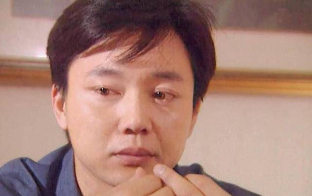 即便这样他也没有放弃演员这个行业,他总说:"热爱可迎万难,他相信自己