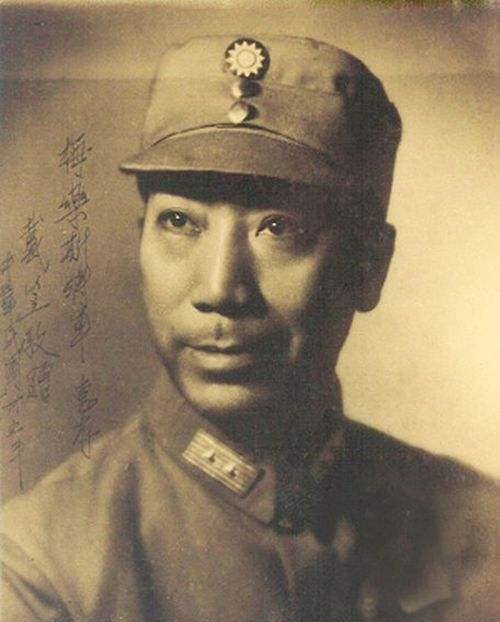 2008年,成龙父亲病逝,两安徽老农联系成龙:想送父亲最后一程