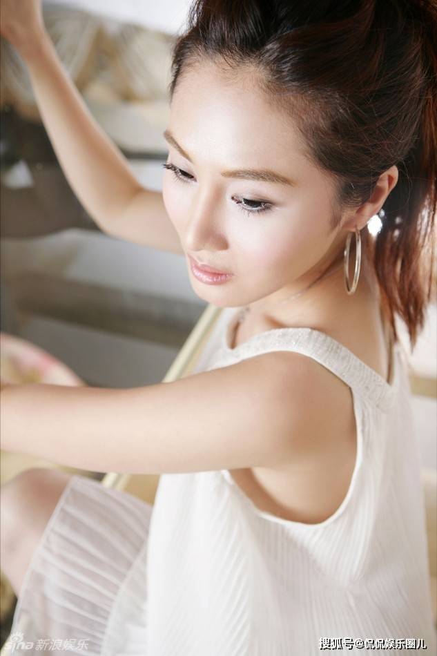 总的来说,王澜霏的颜值和身材无疑是她个人魅力的重要组成部分.
