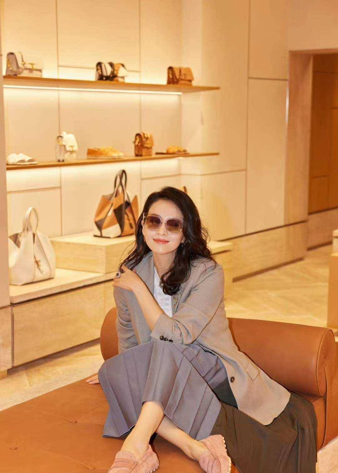 知名记者辟谣章子怡和李天一恋情,没恋爱依然单身,图片系拼凑