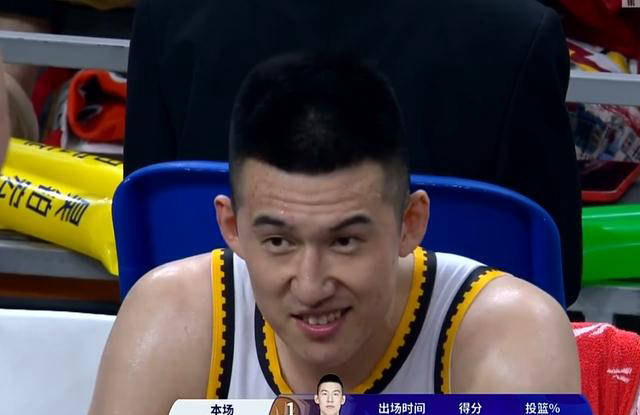 付豪在这场比赛中表现抢眼,全场狂砍31分9篮板成为制胜关键,无人能