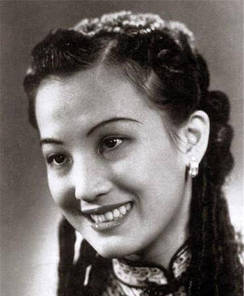 她因长相靓丽被舅舅偷走,长大后红透上海滩,现一组旧照卖218万_周璇