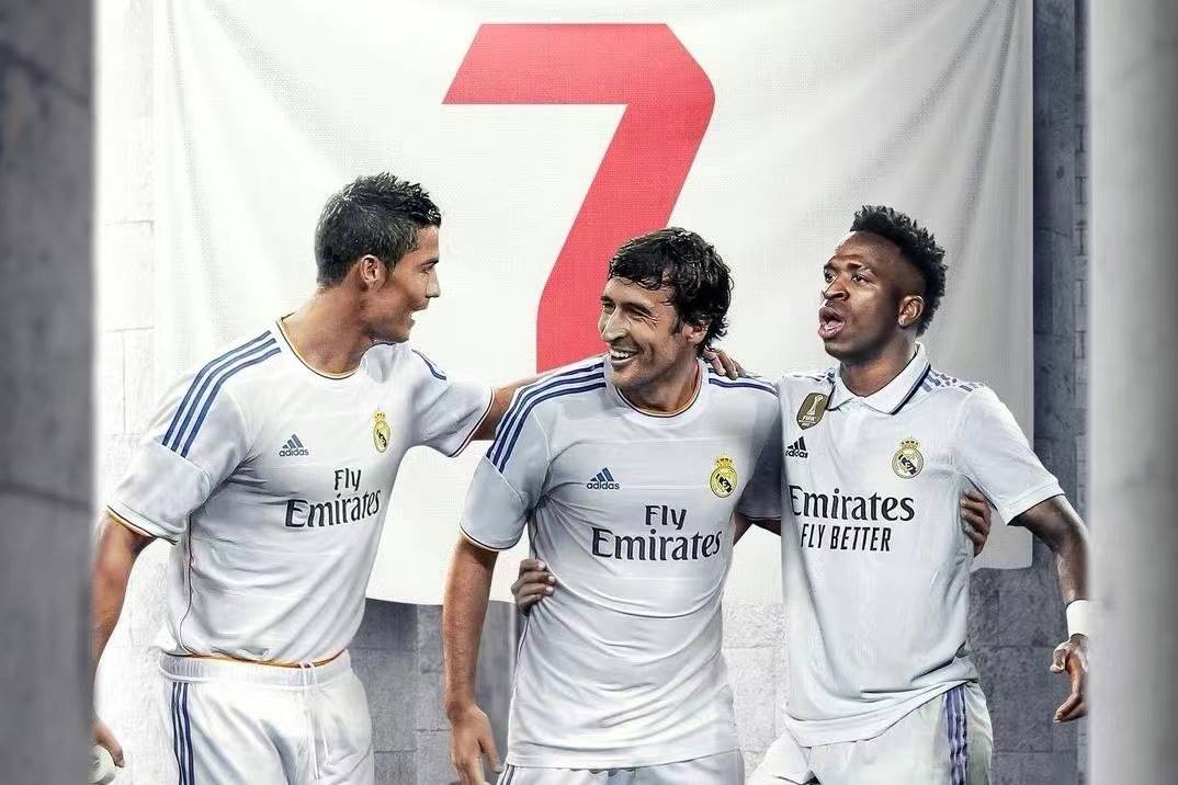 7号球衣是皇马的传奇号码,穿过7号球衣的有劳尔,c罗和阿扎尔,目前属于