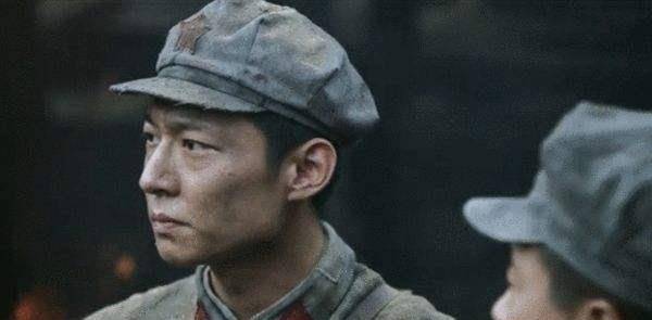 敌人大摆迷魂阵,营长看完一纸军令,忽然哈哈大笑:弥天大谎