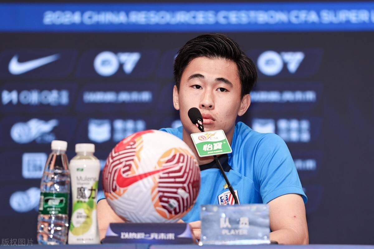 斯卢茨基胆子真大!本轮仅让戴伟浚首发踢半场,就将他直接换下