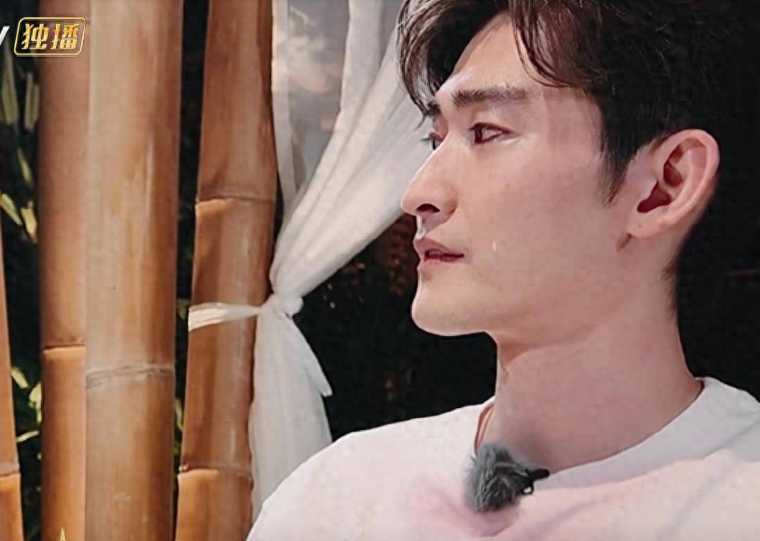 刘涛谈79岁郑佩佩落泪,感叹:她现在已经身体不大好,需要人搀扶_张翰