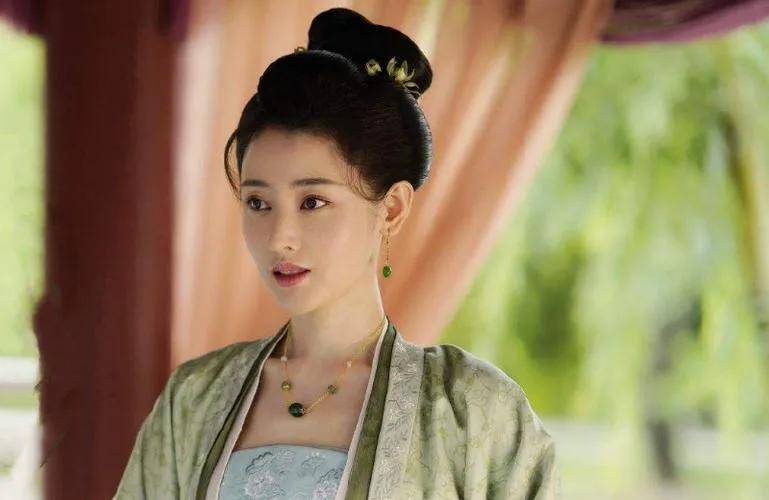 盘点八位爆火的网剧女主,李一桐天生媚骨,白鹿又美又飒