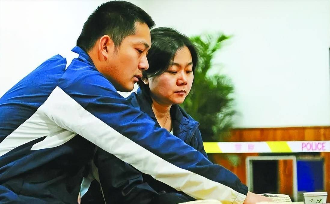 常昊和张璇几天后,两个人在北京市民政局领了结婚证.