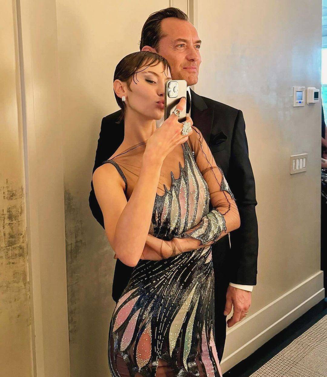 裘德·洛和小李子莱昂纳多·迪卡普里奥一样,年轻时被人称为美男子