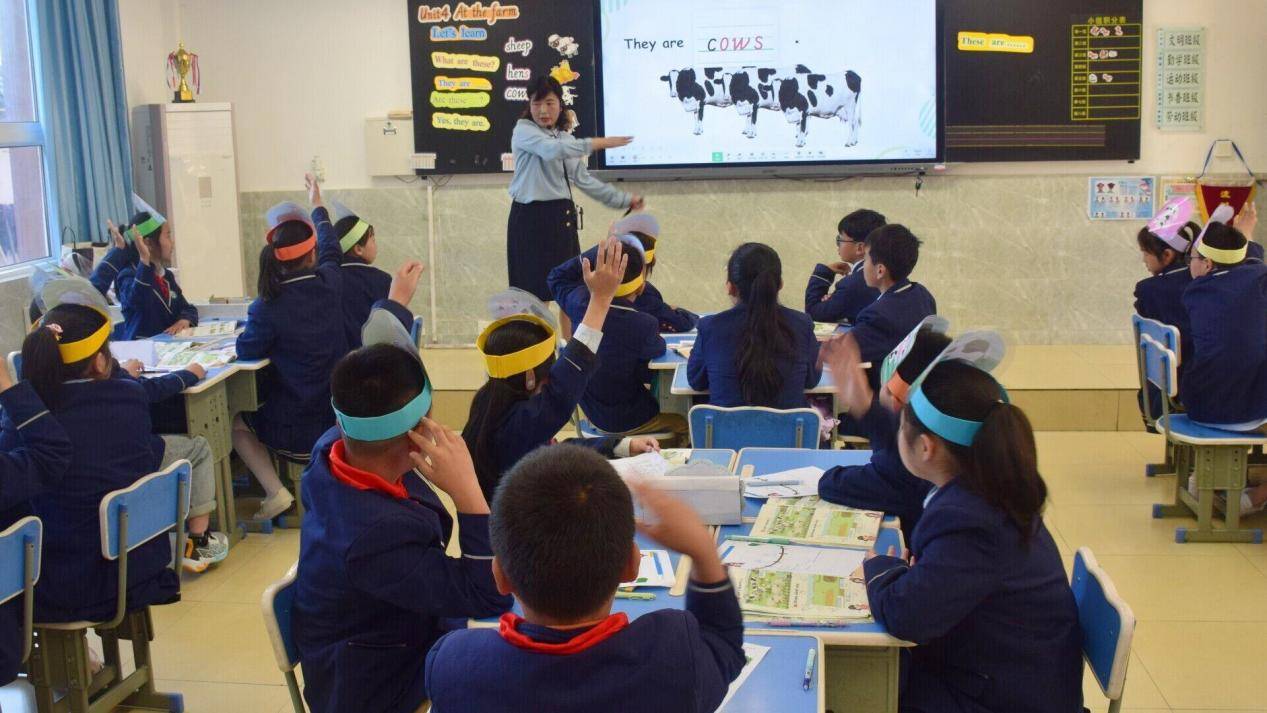 灞桥区进校深入老洞小学开展课堂教学送教活动 推动教育均衡发展注入