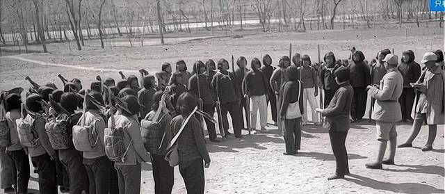 国军中将起义后老家人联名控告要惩处,我军遵守承诺,儿子成院士