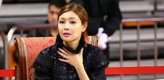 40亿身价的广东宏远老板娘,42岁身材令人瞩目,纹身增添韵味_吴迪_广东