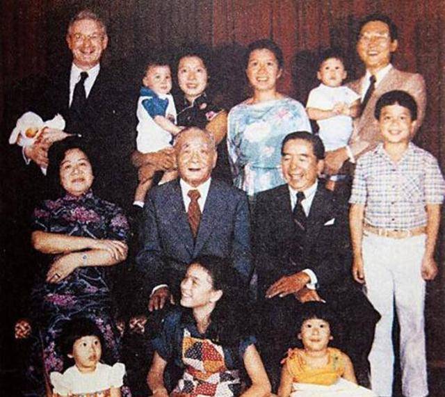 包拯29代嫡孙,被称"世界船王",成了华人首富,给中国捐款无数