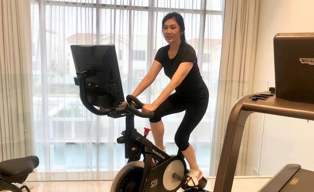 英拉"跑路"细节:换车扔手机,14名随从帮忙,事发前守卫被撤走