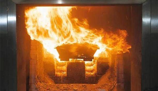 2005年内蒙古老汉被"雷"劈死,遗体又发生爆炸,吓坏火葬场员工