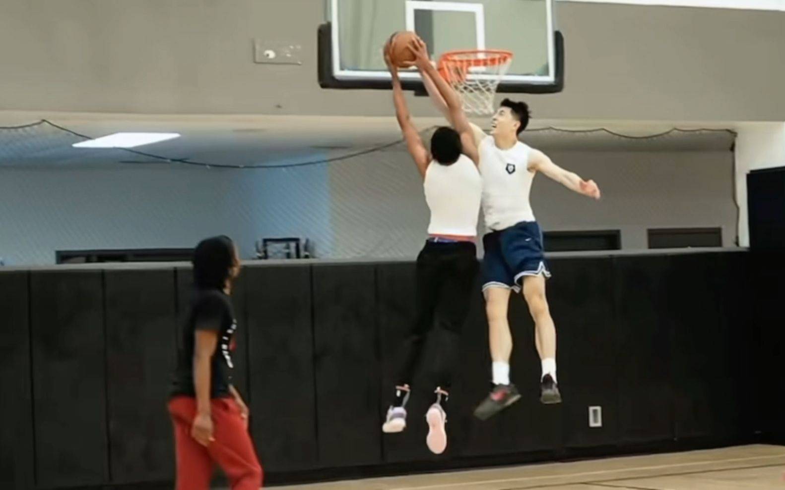 中国球员崔永熙亮相nba发展联盟精英训练营,拿到5分2抢断1盖帽