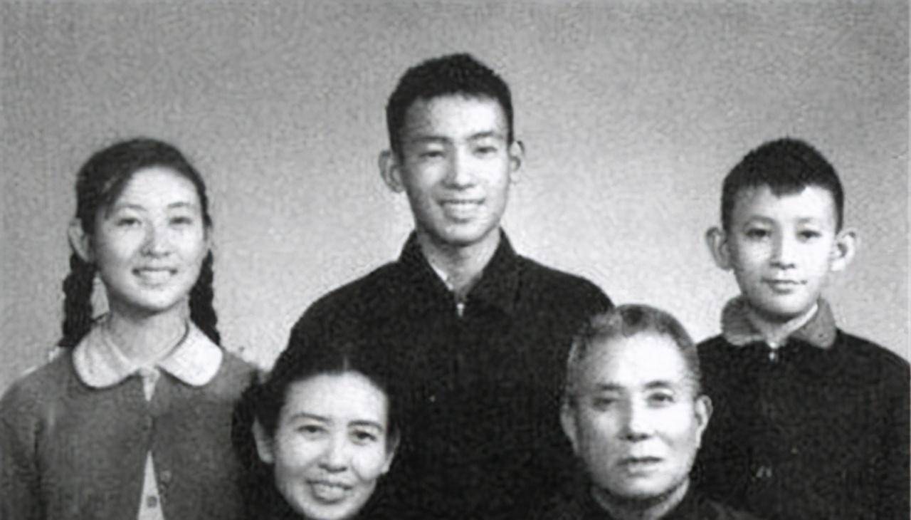 曹聚仁又一次出轨了年轻貌美的女学生.
