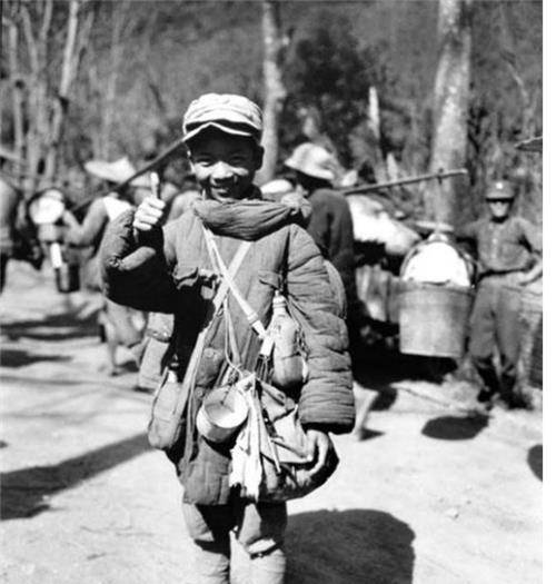 13岁远征军娃娃兵照片火遍全网,83岁老人看后激动落泪:这是我啊