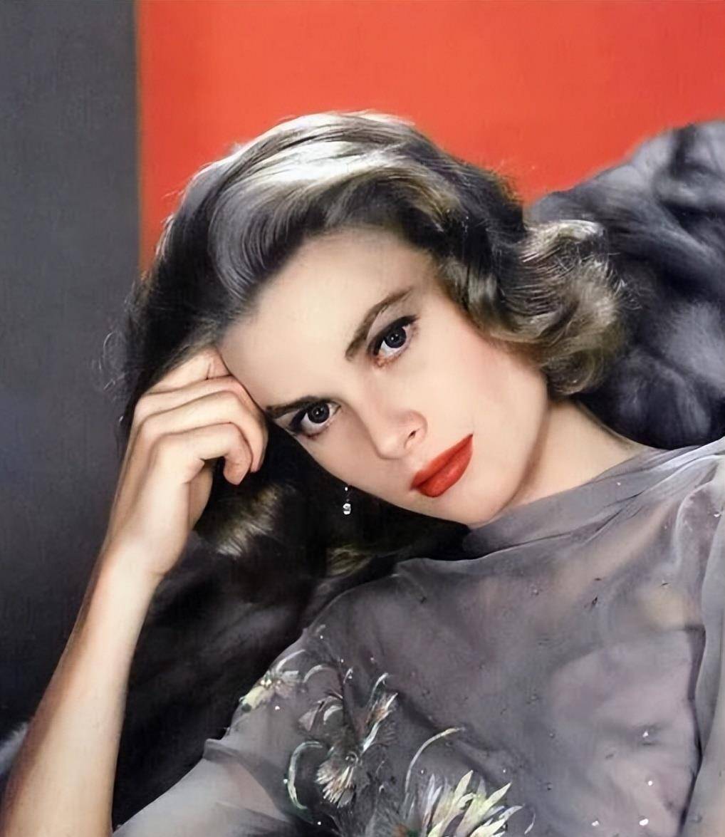 嫁进摩纳哥王室的绝色王妃,一个比一个心酸_格蕾丝·凯利_雷尼尔_女儿