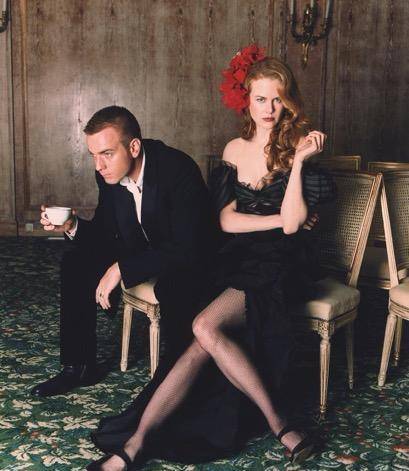 《红磨坊》剧照次年,她又凭着在电影《时时刻刻》中扮演有精神问题的