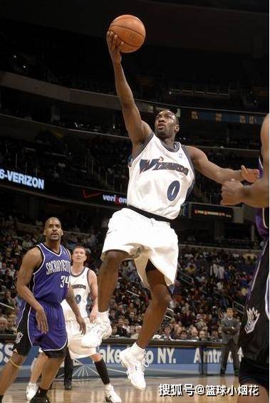 嗨,大家好,我叫吉尔伯特-阿里纳斯,这是我的故事