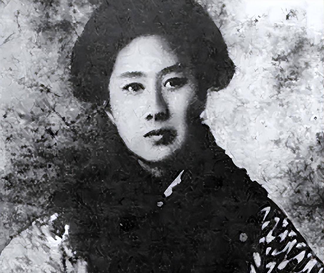 秋瑾遇难后尸体无人敢收,1双儿女偷偷被人抱走,儿子长大后成富豪