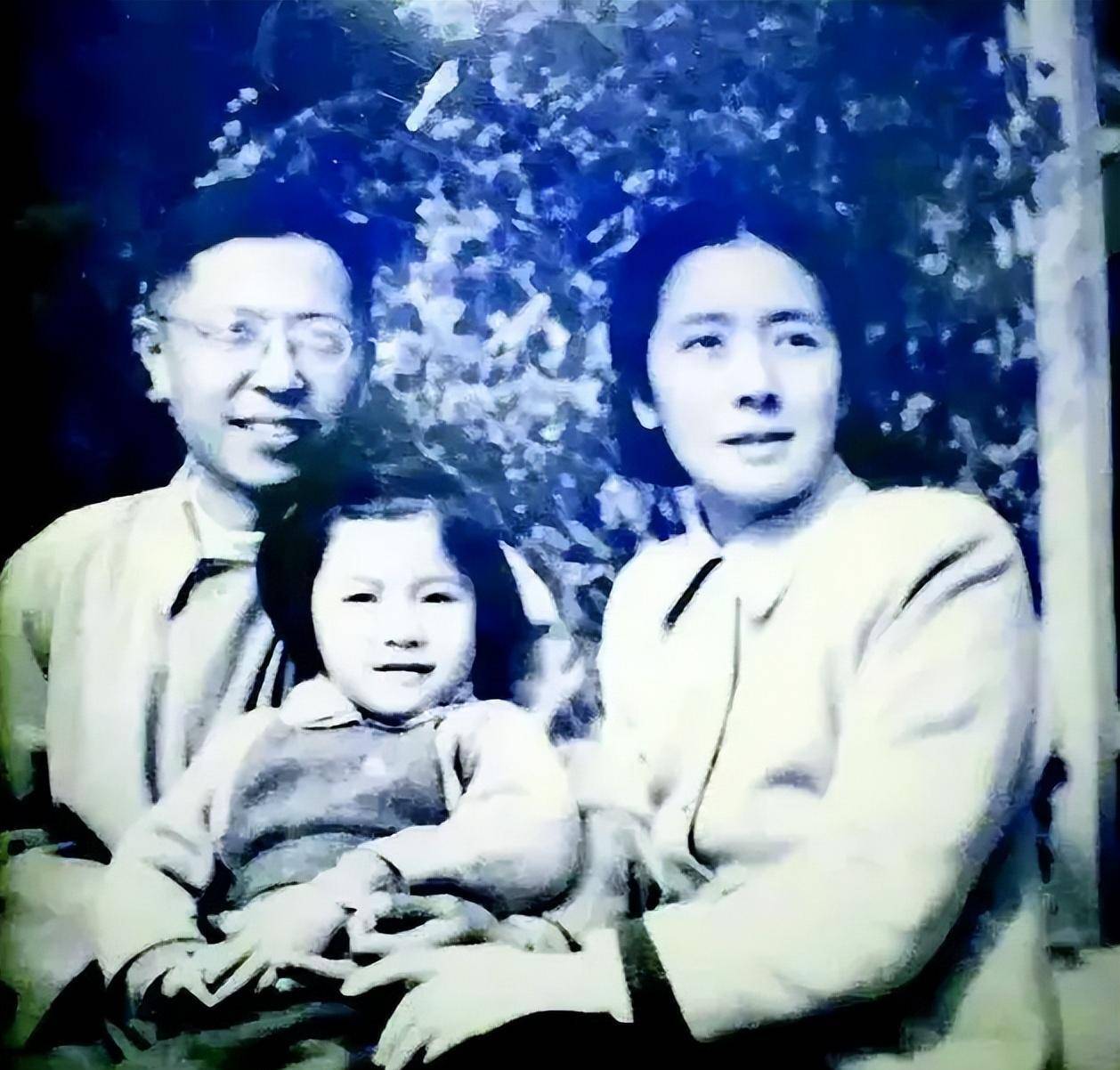 离婚40年,二婚妻子死后,曹禺拒绝与原配复合,各自老去才感内疚