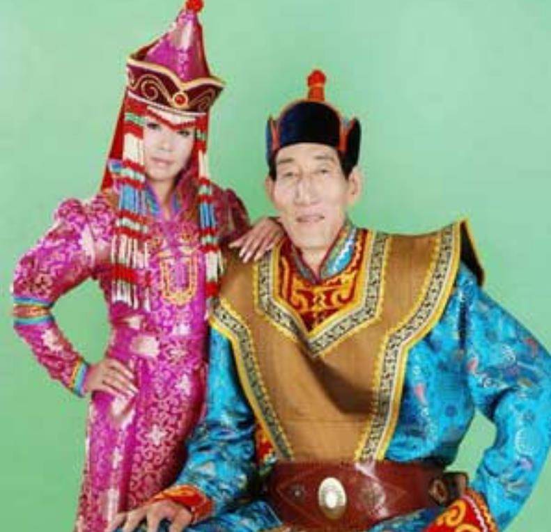 中国第一巨人鲍喜顺:不听医生忠告执意生下一子,儿子现身高多少