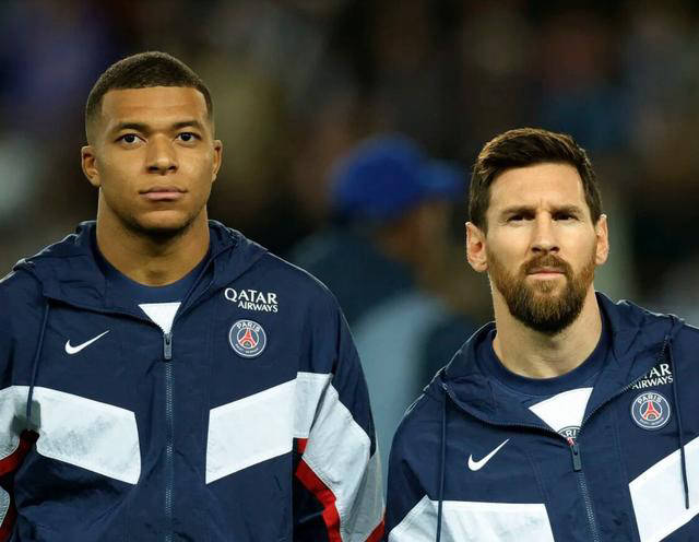 大巴黎耗资4亿欧元转会,在三叉戟退出时只收回1亿欧元,梅西和姆巴佩以