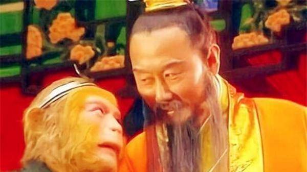 孙悟空为何非要推倒人参果树,看看他用火眼金睛看穿了什么?