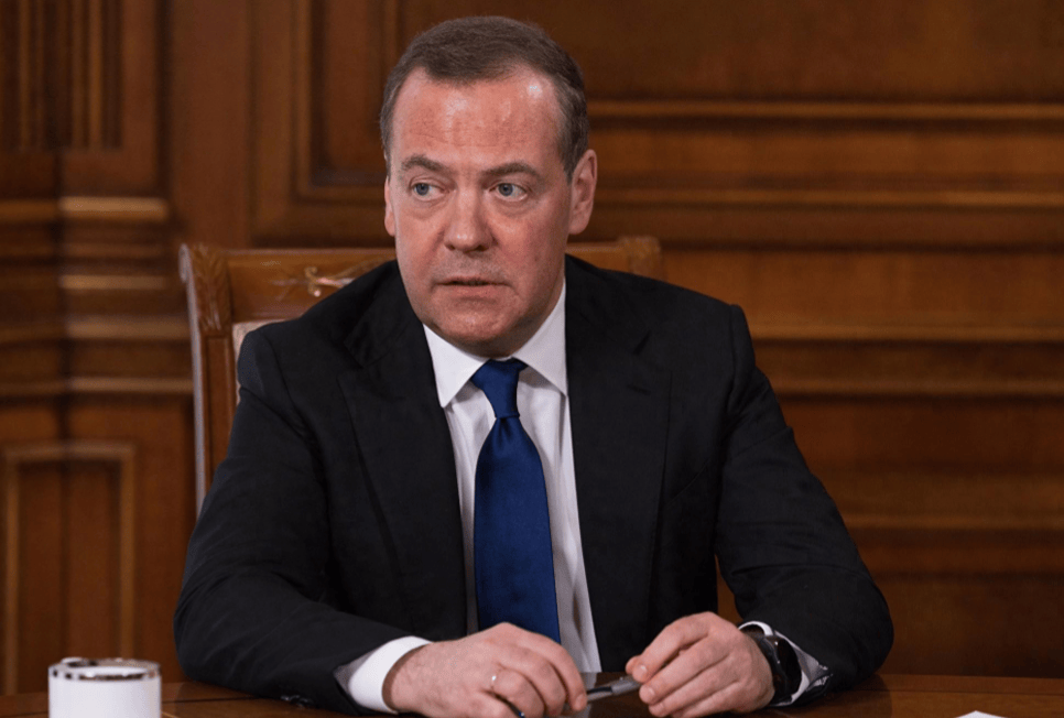 外交大臣卡梅隆在基辅表示允许乌克兰使用英制远程武器攻击俄罗斯本土