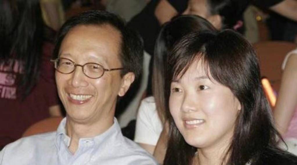 绯闻,伏明霞转身举行婚礼,今一家五口出游生活幸福_梁锦松_跳水_香港