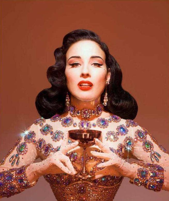 脱衣舞娘蒂塔·万提斯,她到底有什么魅力,让男人和女人都喜欢她