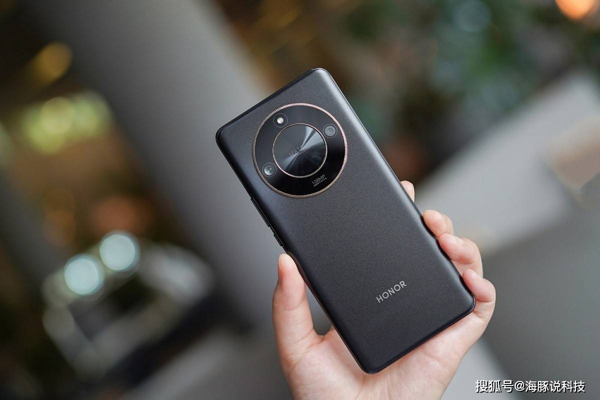 5k超曲屏 5800mah 1亿主摄,荣耀千元机市场夺魁!
