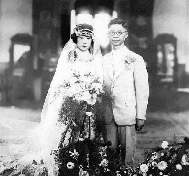 揭秘老舍与赵清阁的婚外情缘:一个逃家十载,一个孤独终老