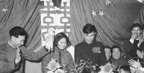 海军败类赖三羊,因不满撤职炸军舰,134名战友牺牲,损失达11亿