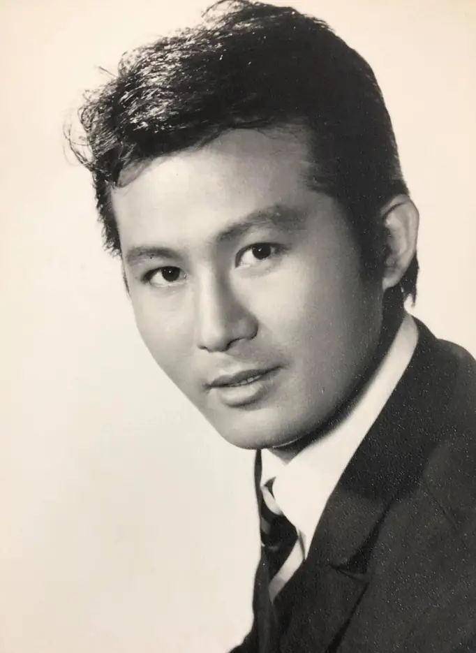 韩国知名男演员,在美国夏威夷去世,他被称为韩国的猫王