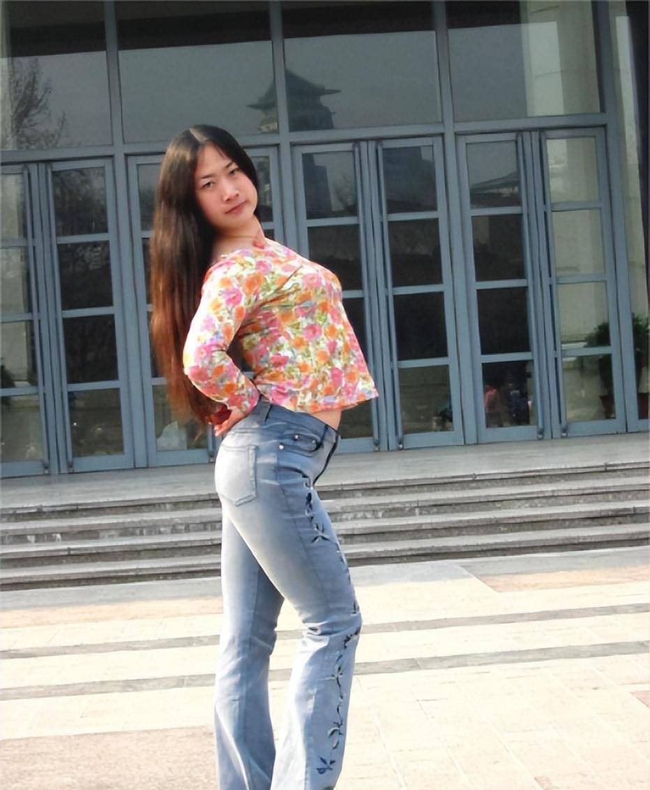 网红鼻祖"芙蓉姐姐":被男友抛弃未婚生子后,今成亿万富豪