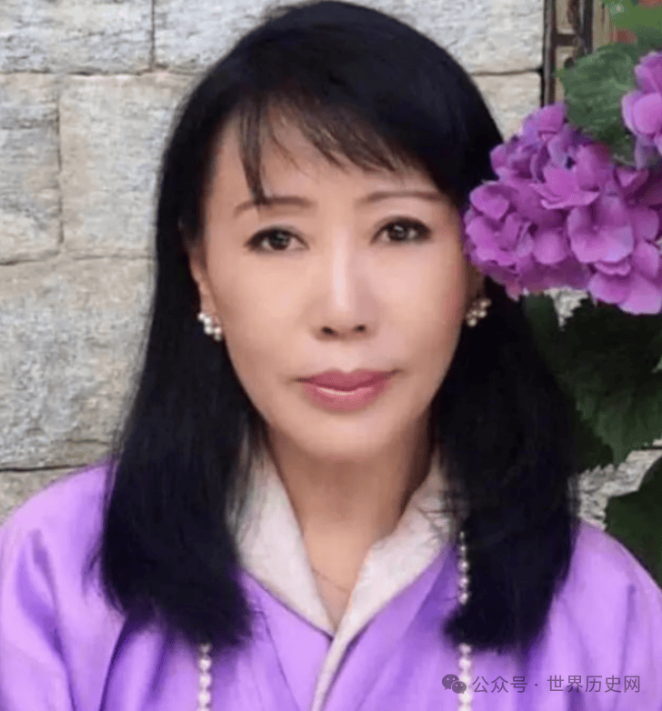 表面风光迎娶四位姐妹花,背后的生活却是一地鸡毛_辛格_旺姆_王位