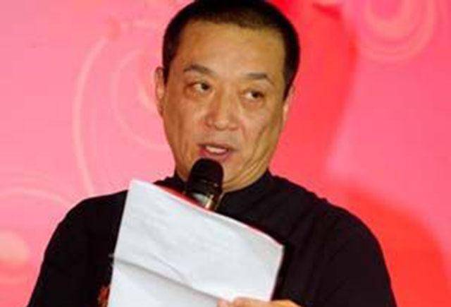 相声演员王平,师从李伯祥,因过度劳累逝世,葬礼千余观众送别